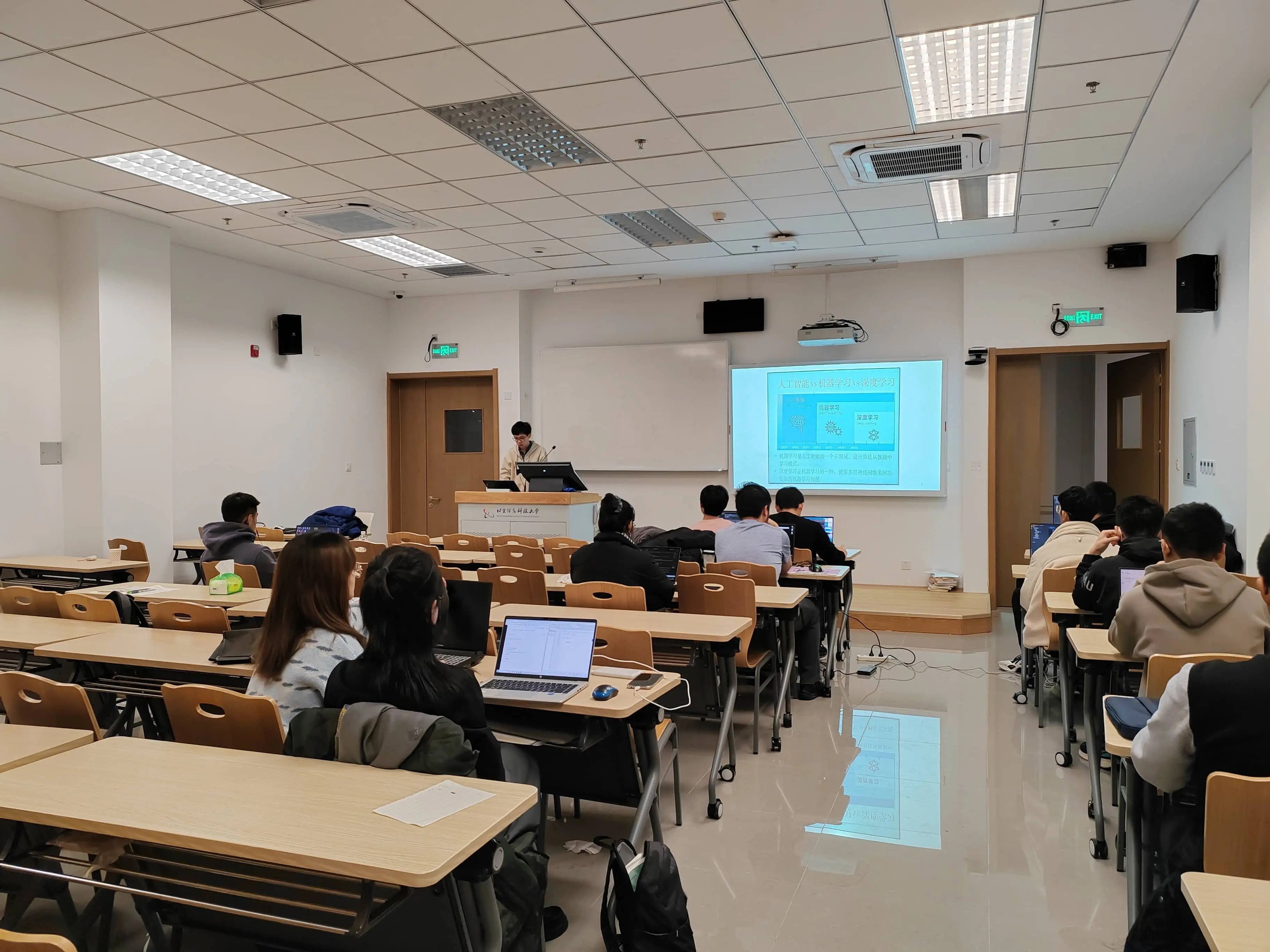 吕镇宇学长的机器深度学习活动